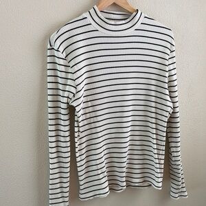 Uniqlo mock neck long sleeve ribbed top | white and black | size medium